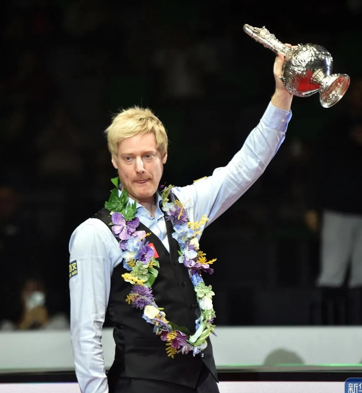 不再只是依 不再只是依